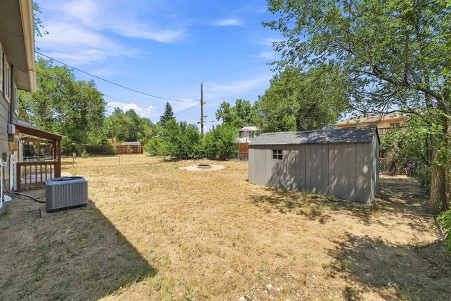 Building Photo - $2,095.95, 4 bed, 2 bath, located in Colorado Springs with a fenced-in backyard.