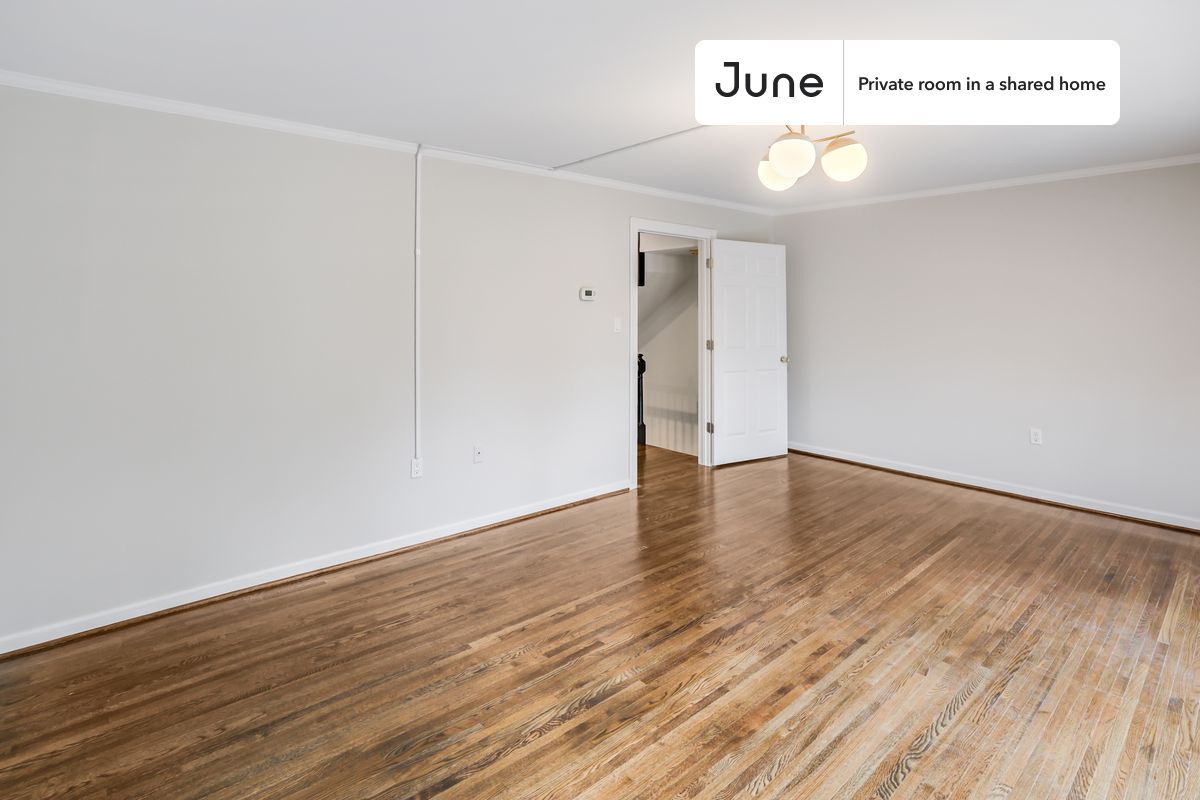 Building Photo - Private bedroom in 7 bed/3.5 bath Home