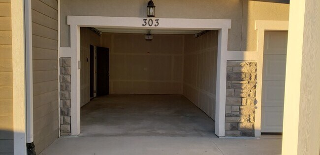 Building Photo - 14648 McKellen Dr