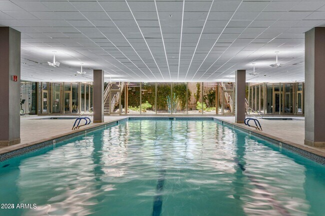 Building Photo - 7117 E Rancho Vista Dr
