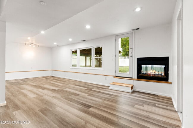Building Photo - 1802 Holbrook St