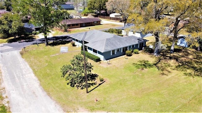 Building Photo - 2601 Holly St