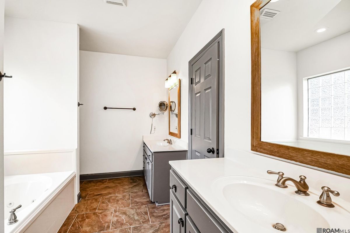Building Photo - 12467 Dutchtown Villa Dr