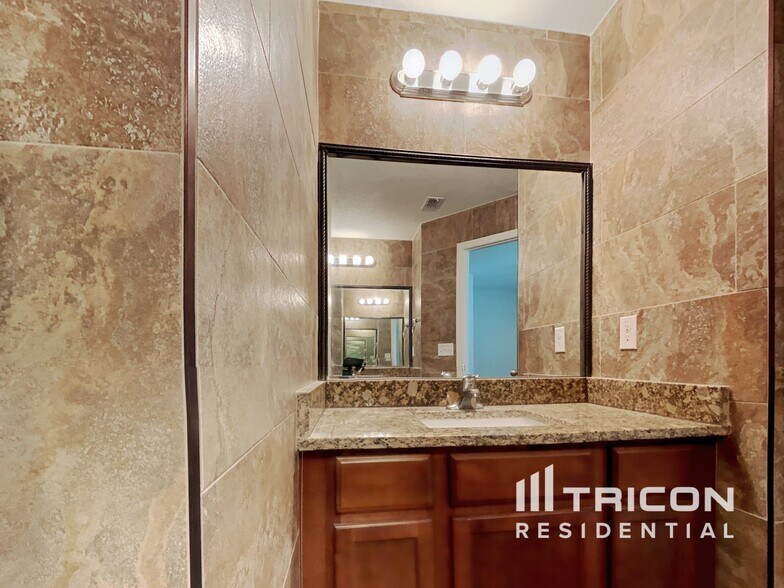 Building Photo - 591 Swallowtail Dr