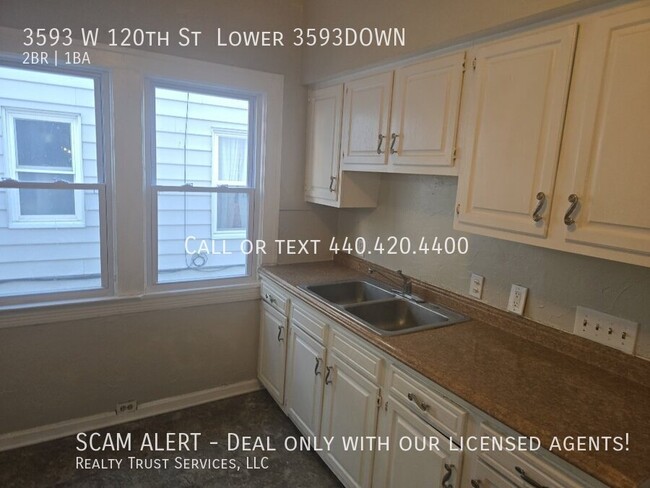 Building Photo - Bright and Lovely 2-Bedroom Unit in Clevel...