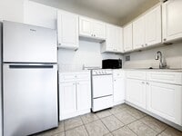 Building Photo - Punchbowl Condo with Off-Street Parking an...