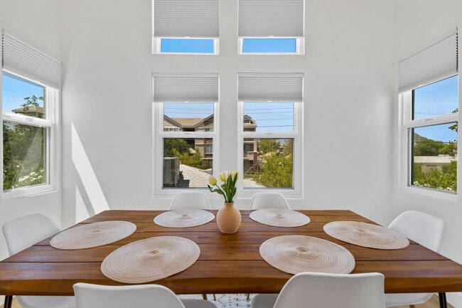 Building Photo - 4641 N 8th Pl