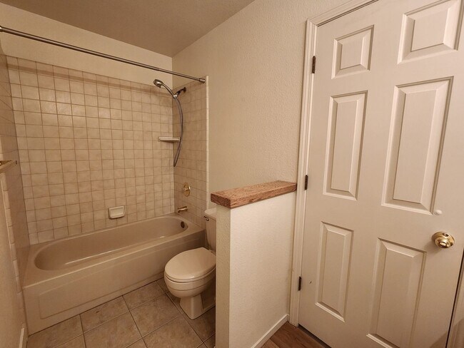 Building Photo - Home For Rent in Sunridge
