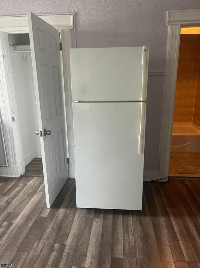 Building Photo - 1055 Main Ave