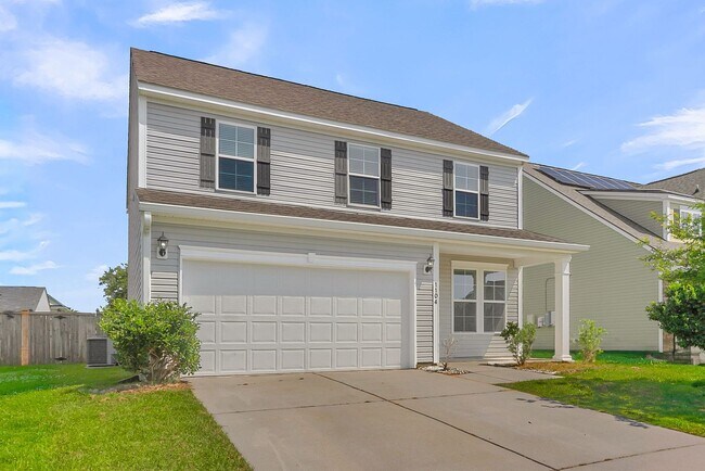Building Photo - Convenient Location with Modern Amenities
