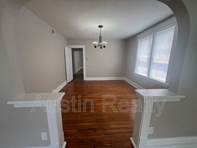 Building Photo - 1018 Commodore Dr