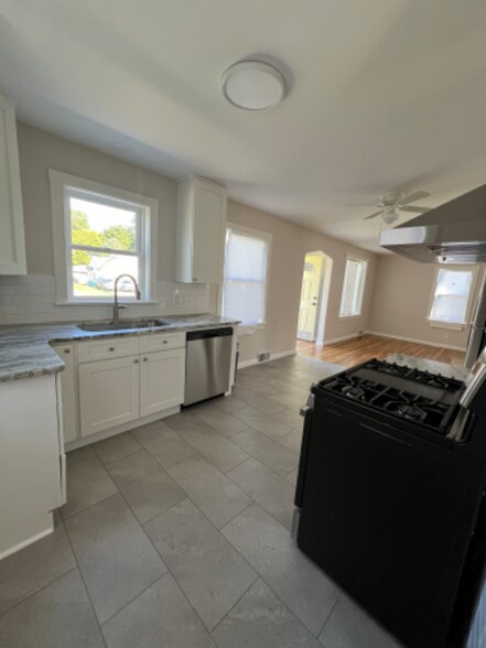 Building Photo - 148 Helena Dr