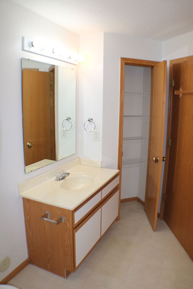 Building Photo - $1,195 | 2 Bedroom, 1 Bathroom Condo | No ...