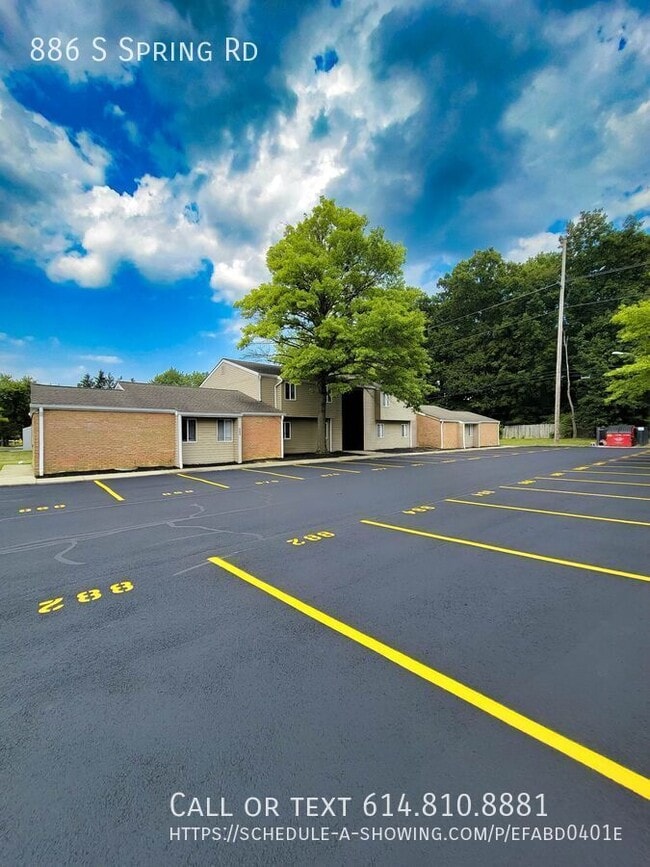Building Photo - 886 S Spring Rd