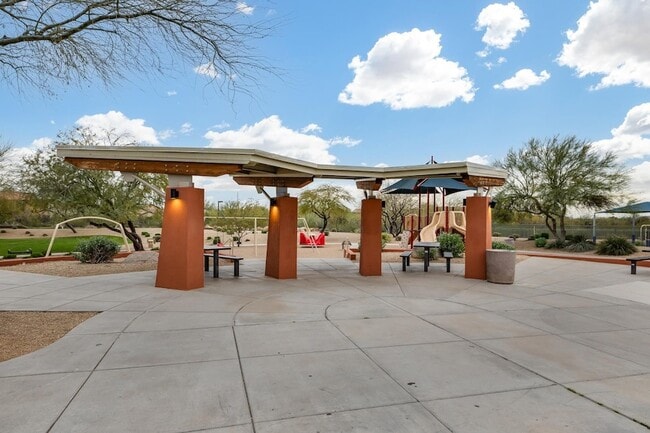 Building Photo - 3983 E Cat Balue Dr