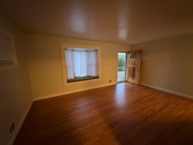 Building Photo - 10859 Murray Dr