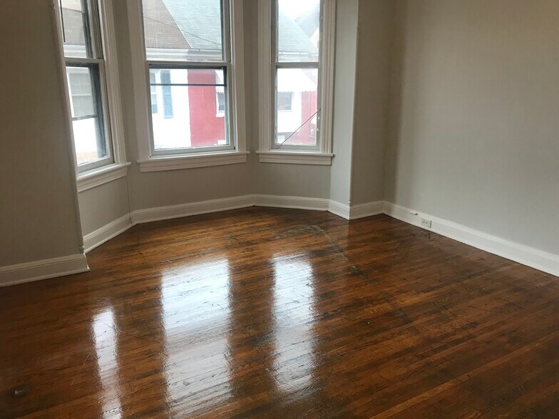 Building Photo - 25 S Locust St