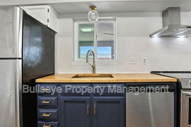 Building Photo - 433 S 113th Pl