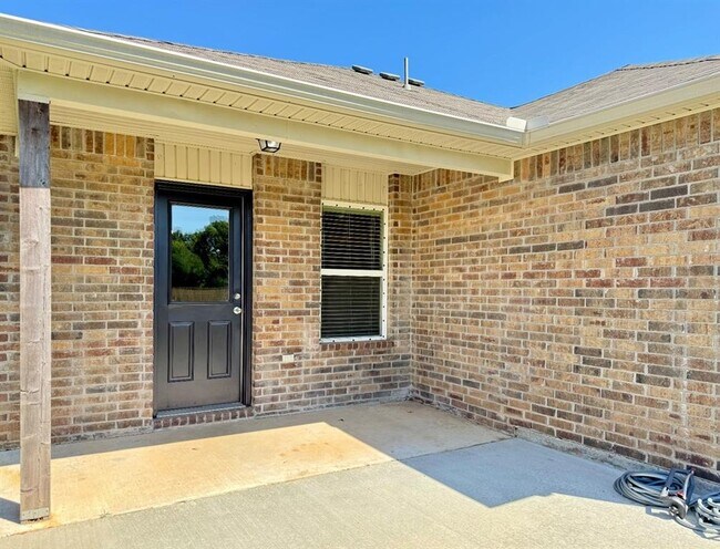 Building Photo - 933 Klare Ln