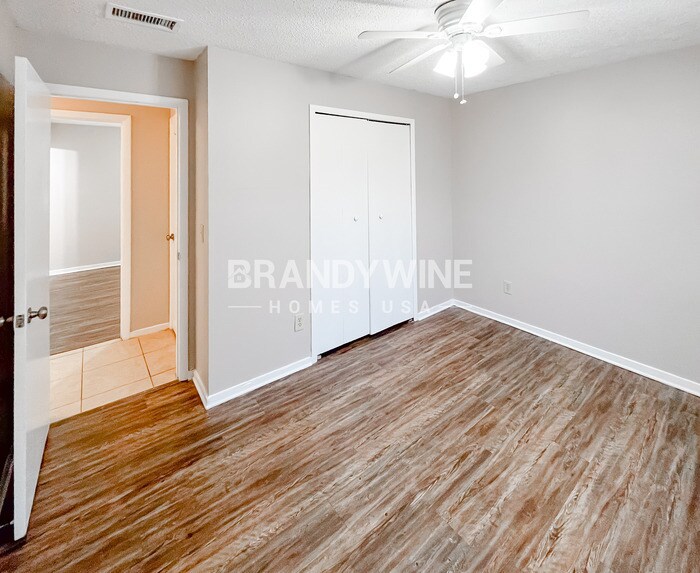 Building Photo - 3026 Mangrove Ave