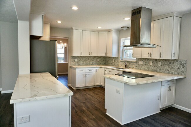 Primary Photo - 1707 Valley Vista Dr