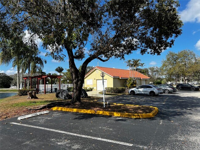 Building Photo - 12980 Vista Isles Dr