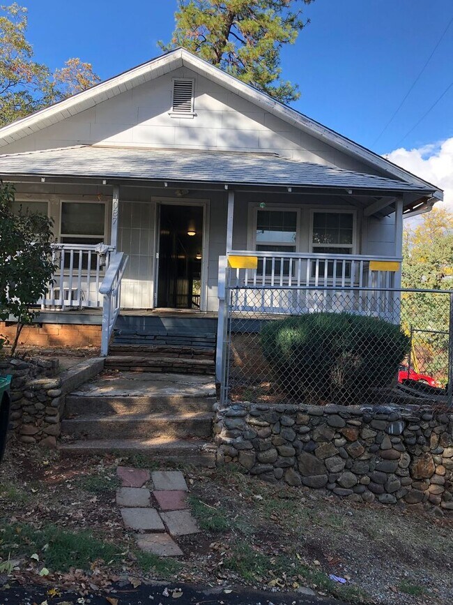 Building Photo - Updated Studio Apartment in Shasta Lake