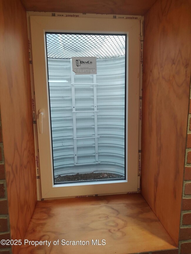 Building Photo - 136 Chestnut St