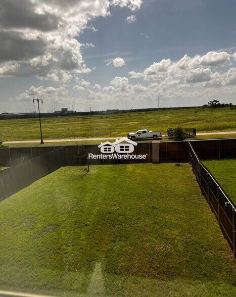 Building Photo - 6835 Bonanza Way
