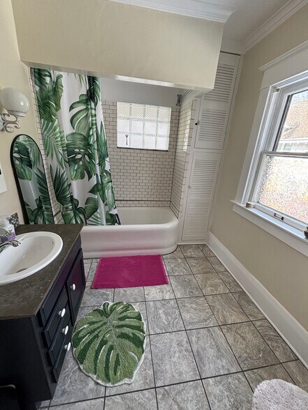 2nd floor bathroom - 1303 Wealthy St SE