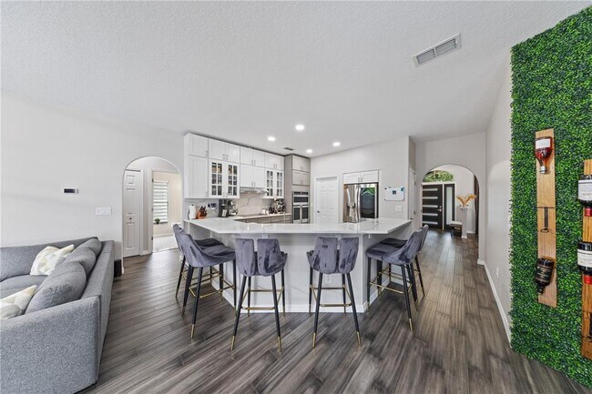 Building Photo - 7770 Glynde Hill Dr