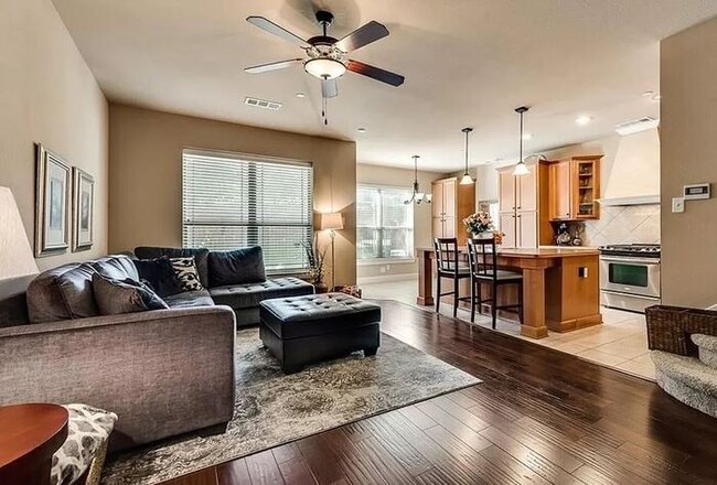 Building Photo - Upscale living in this fabulous Townhome!