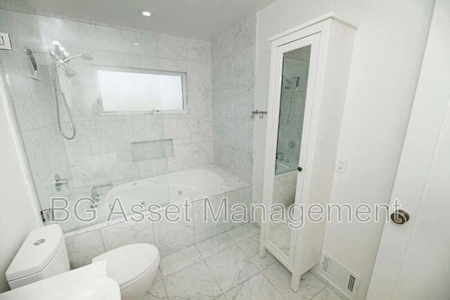 Building Photo - 1411 Arlington Blvd