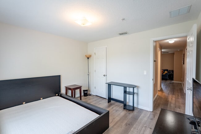 Building Photo - 9859 Tivoli Villa Dr