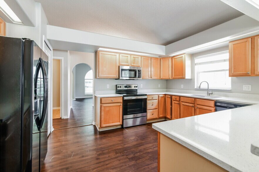 Building Photo - 16329 Coopers Hawk Ave