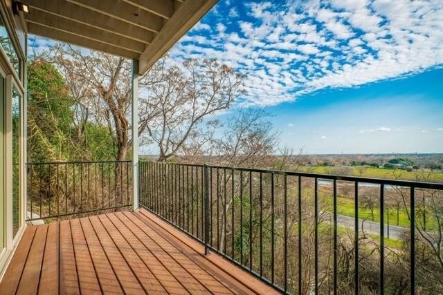 Building Photo - 2803 Crest Ave