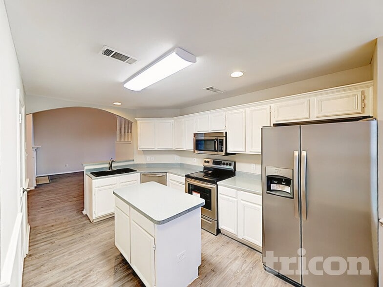 Building Photo - 1028 Glencrest Dr