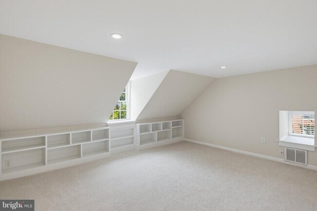 Building Photo - 871 Oella Ave