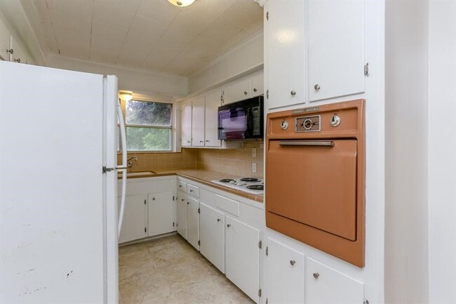 Building Photo - 6630 Neff St