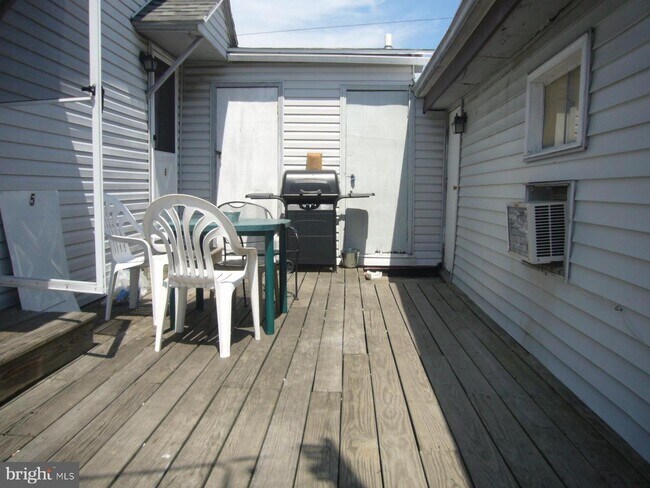 Building Photo - 121 E Gay St