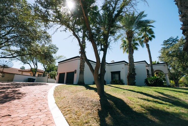 Building Photo - 415 Merlin Rd