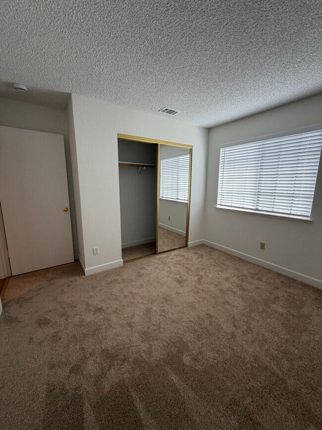 Building Photo - 230 Bridgeside Cir