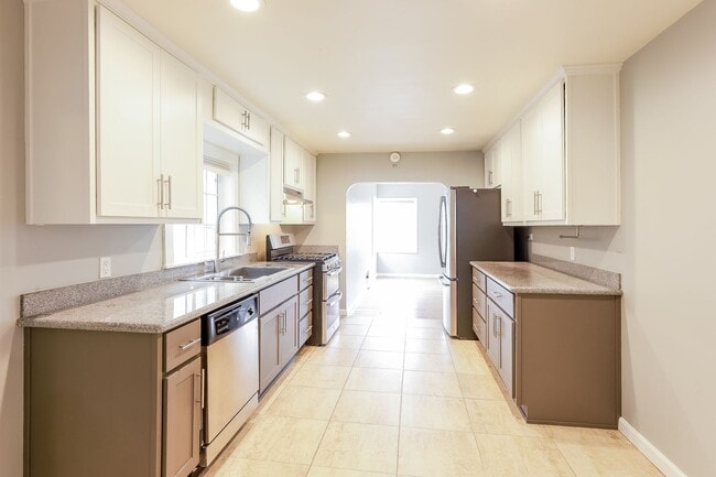 Building Photo - Beautiful 3 Bedroom Home In Millsmont!