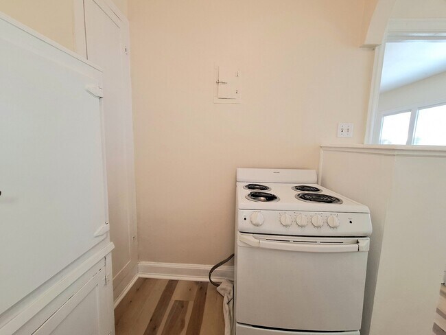 Building Photo - 24 S 500 E