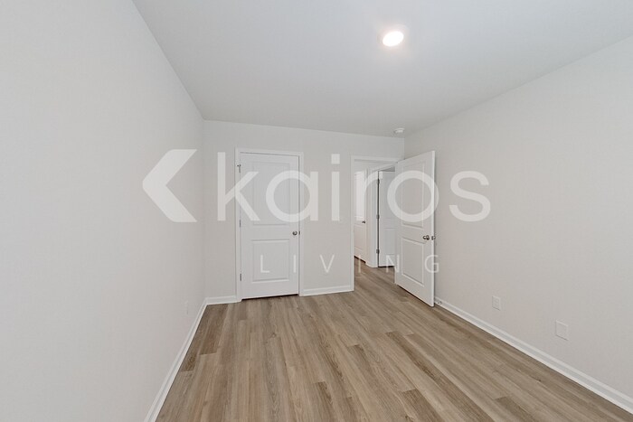 Building Photo - 133 Overstreet Way