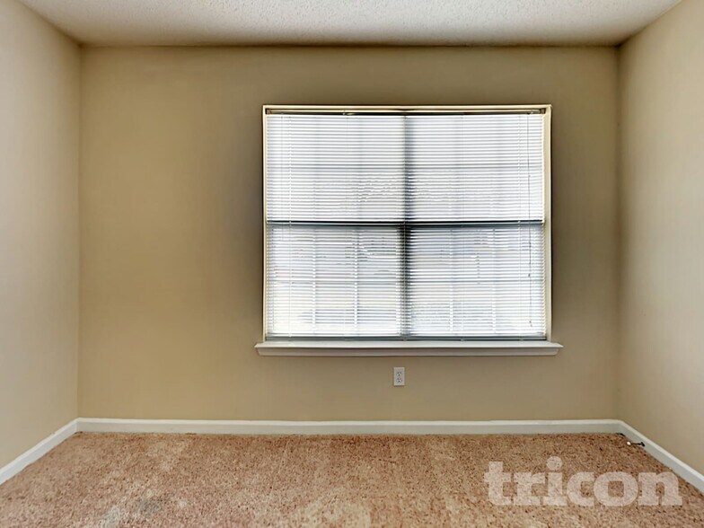 Building Photo - 6728 Chesepeake Trail