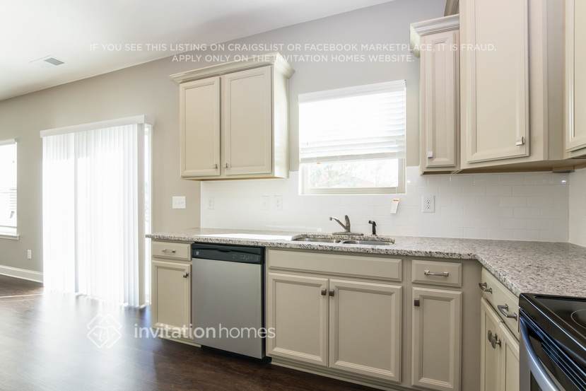 Building Photo - 5318 Roberta Crossing Dr