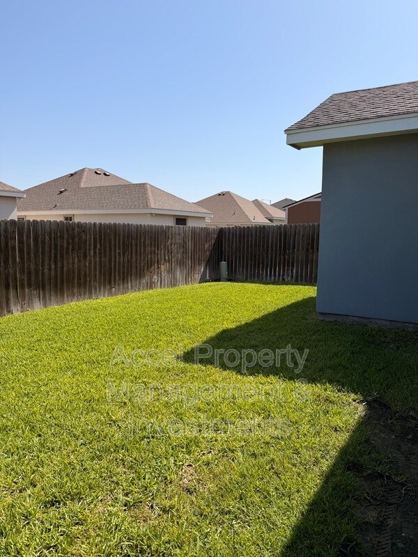 Building Photo - 418 Gonzalez Dr