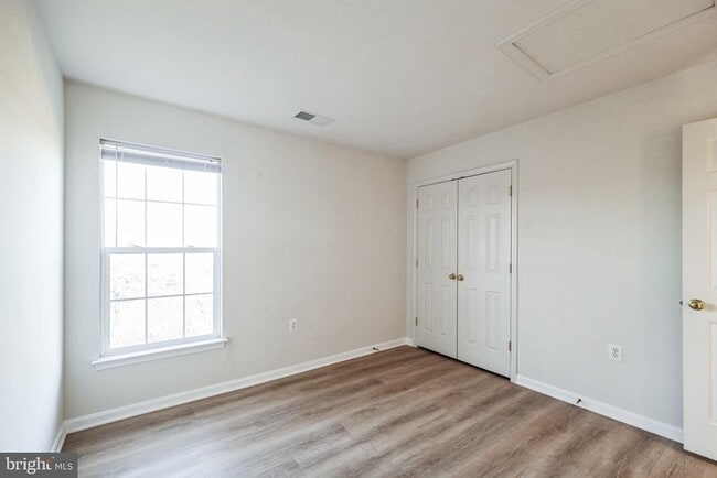 Building Photo - 215 Kemper Ct