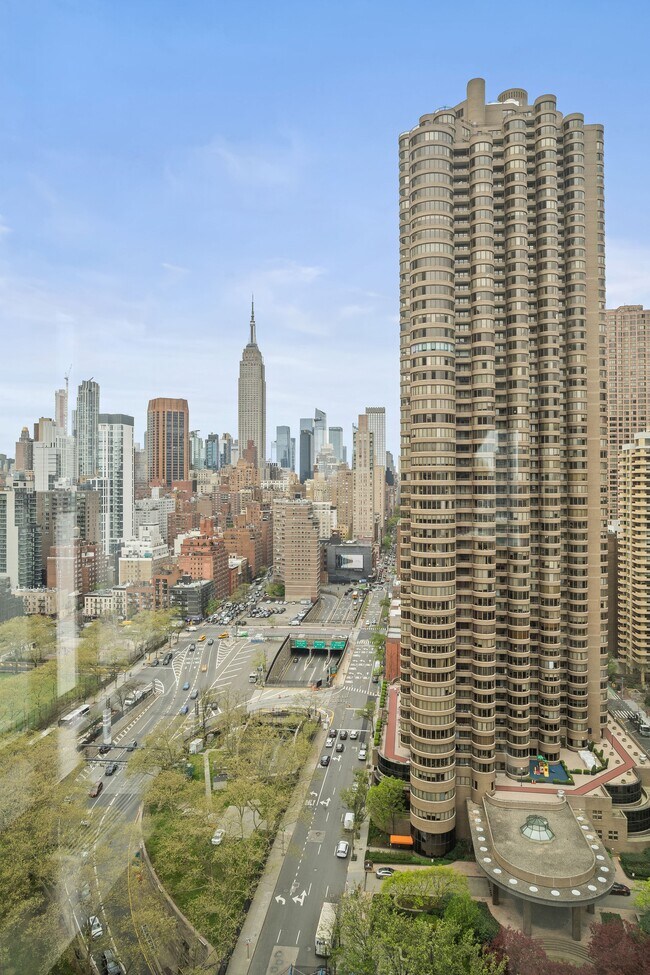 Building Photo - 415 E 37th St